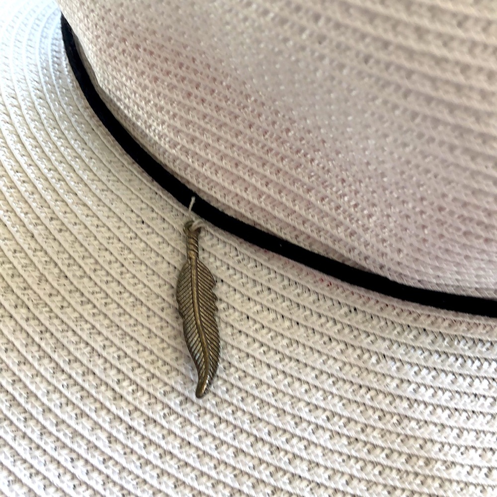 HATS HOUSE OF LAFAYETTE SEXY WHITE BRIM HAT - with feather charm - Picture 4 of 5